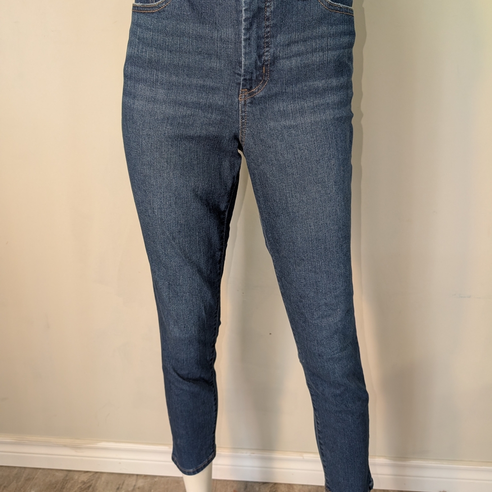 Jessica Simpson Ankle Cropped Blue Jeans
